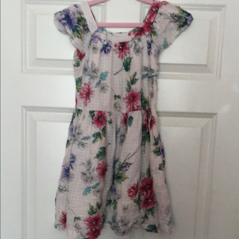 GAP girls dress with flutter sleeves, white with flower pattern, size M